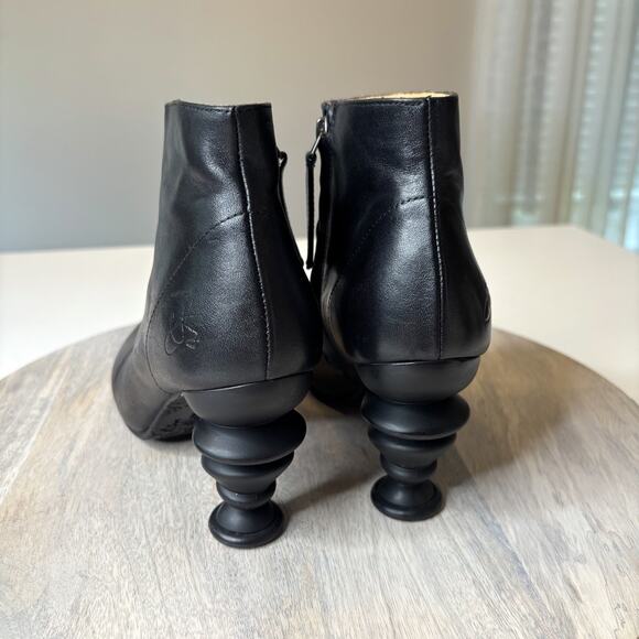 John Fluevog Elizabeth Black Leather Ankle Boots Sculpted Heel Women’s Size 7.5 - Picture 8 of 12